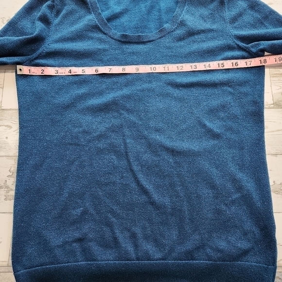 Tommy Hilfiger Size Medium Metallic Blue Scoop Neck Lightweight Pullover Sweater - Picture 3 of 8
